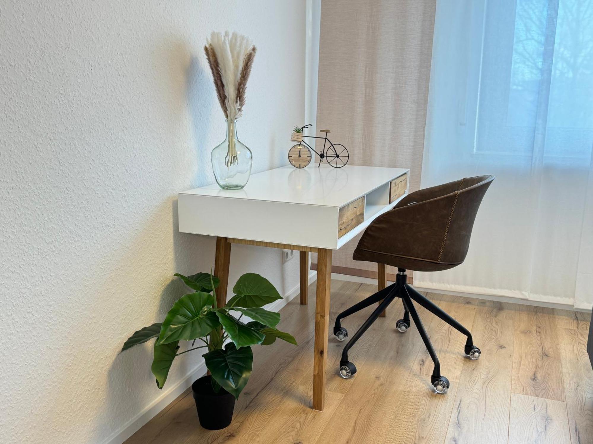 3 Zimmer Apartment, 90 Qm, Ruhig Und Zentrumsnah, Max 6 Pers, 15 Qm Balkon , Private Garage, Internet 1000 Mbit Sindelfingen Luaran gambar