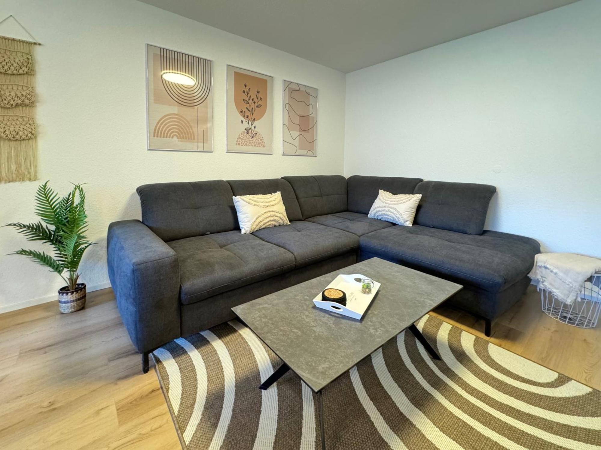 3 Zimmer Apartment, 90 Qm, Ruhig Und Zentrumsnah, Max 6 Pers, 15 Qm Balkon , Private Garage, Internet 1000 Mbit Sindelfingen Luaran gambar
