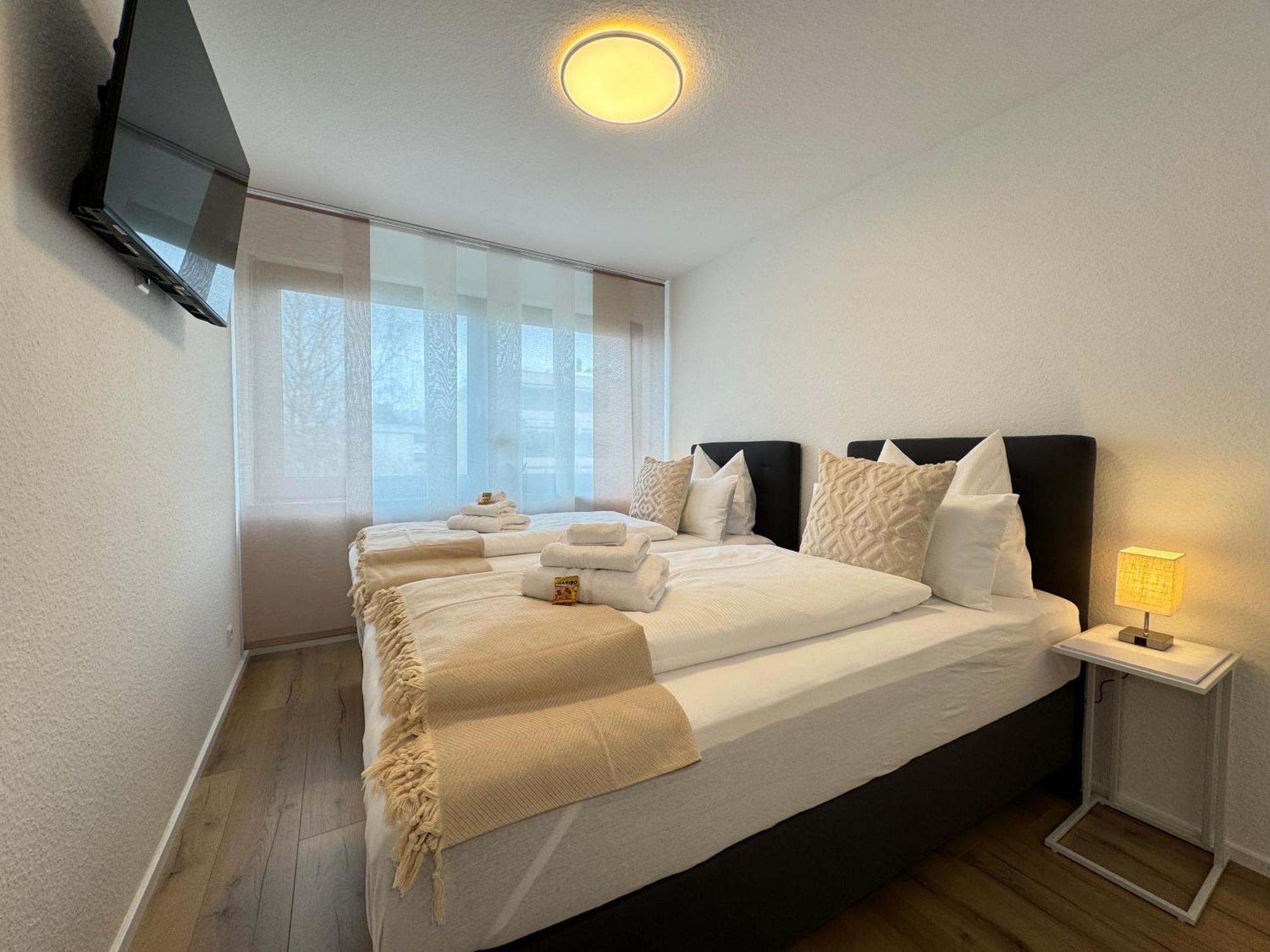 3 Zimmer Apartment, 90 Qm, Ruhig Und Zentrumsnah, Max 6 Pers, 15 Qm Balkon , Private Garage, Internet 1000 Mbit Sindelfingen Luaran gambar